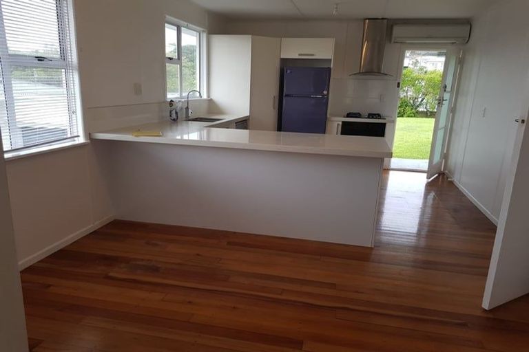 Photo of property in 13 Barclay Street, Newlands, Wellington, 6037