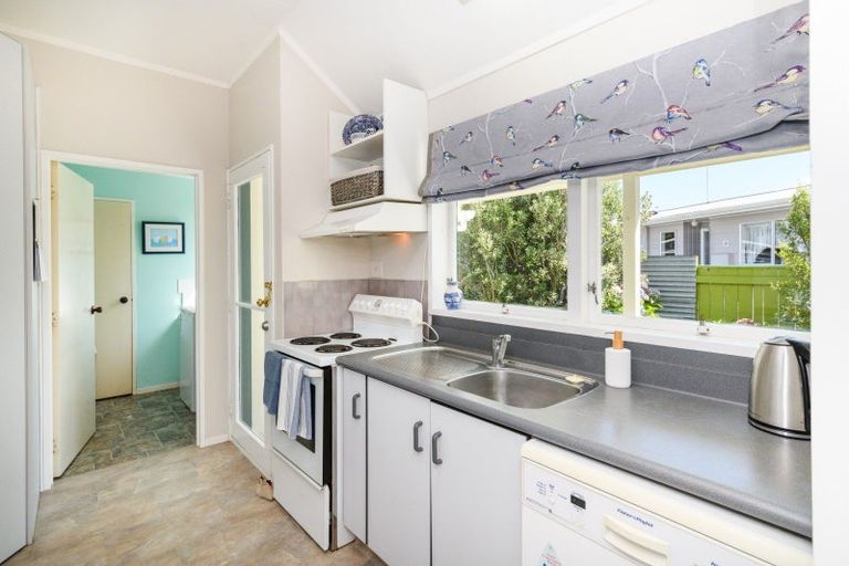 Photo of property in 2 Escort Grove, Awapuni, Palmerston North, 4412