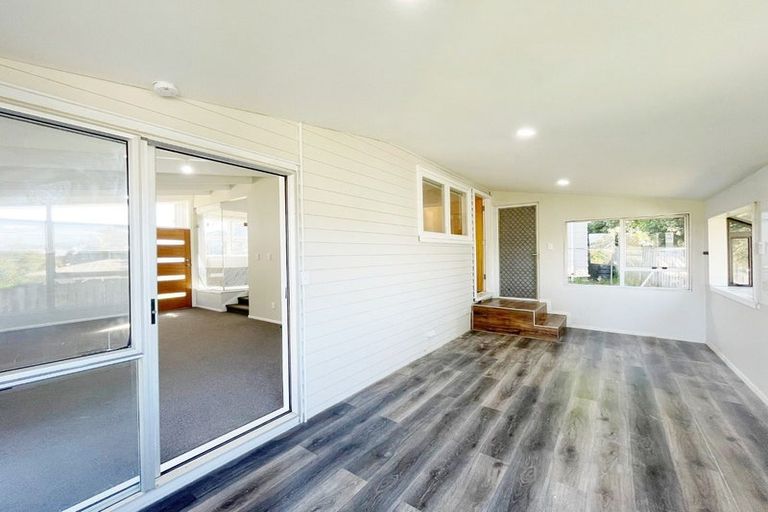 Photo of property in 5 Rondorlyn Place, Manurewa, Auckland, 2102