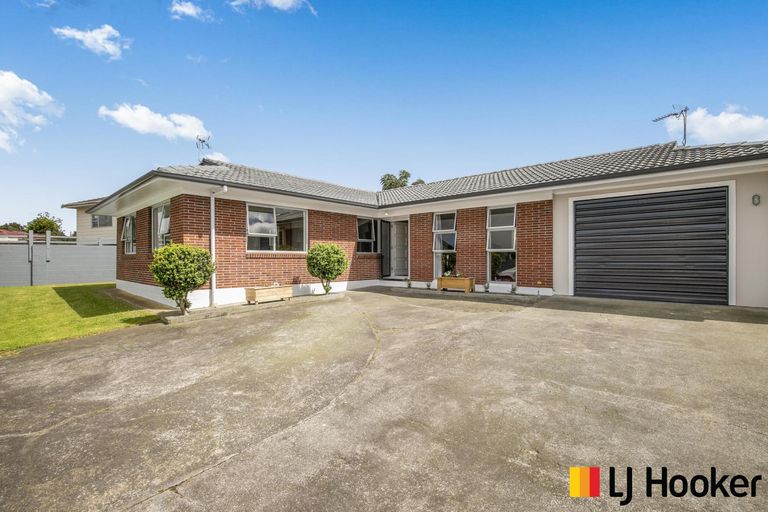 Photo of property in 16 Damian Way, Weymouth, Auckland, 2103