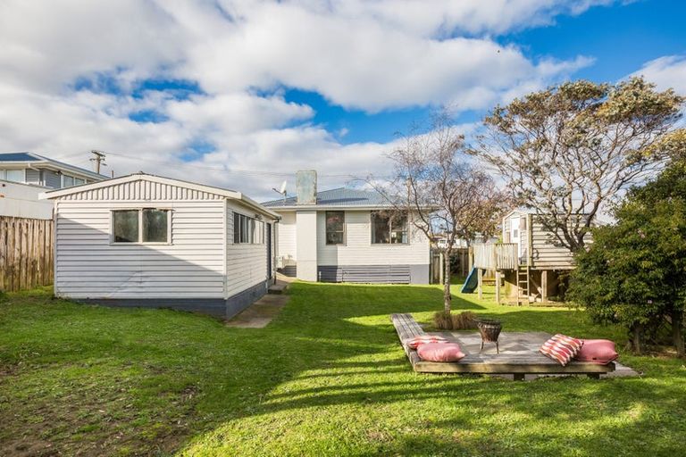 Photo of property in 111 Waiuta Street, Titahi Bay, Porirua, 5022