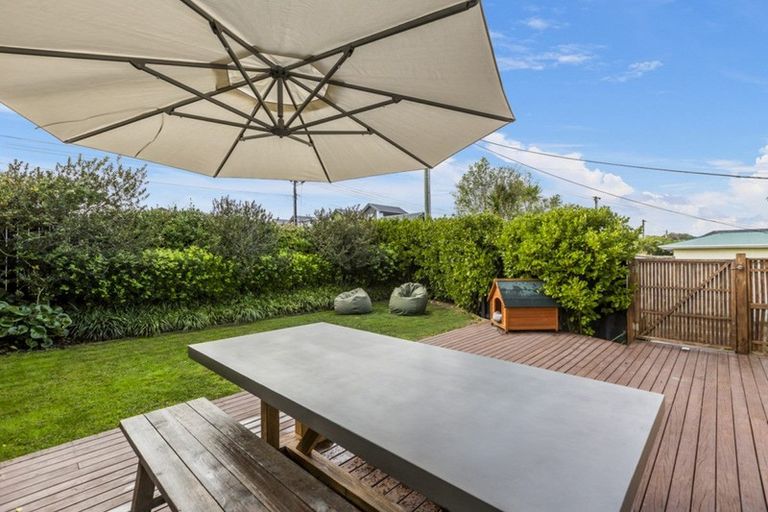 Photo of property in 22 Karamu Street, Te Atatu Peninsula, Auckland, 0610