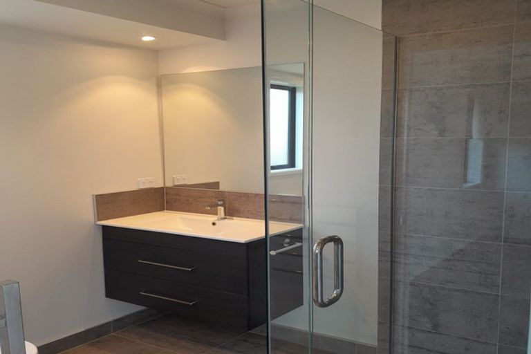 Photo of property in 69 Kaurinui Crescent, One Tree Point, 0118