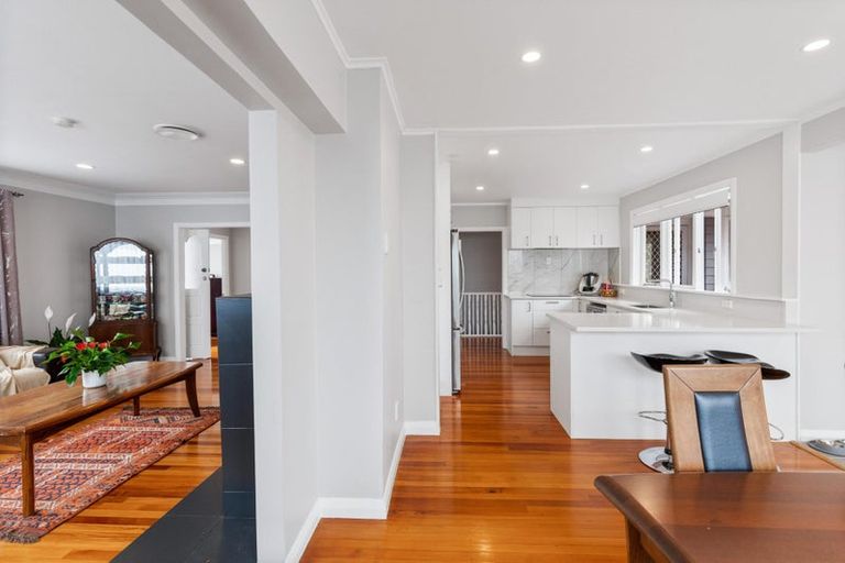 Photo of property in 15 Matipo Road, Te Atatu Peninsula, Auckland, 0610