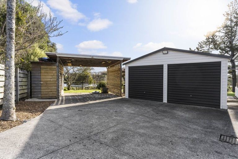 Photo of property in 58 Cobham Crescent, Kelston, Auckland, 0602