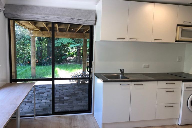 Photo of property in 33 Park Hill Road, Birkenhead, Auckland, 0626