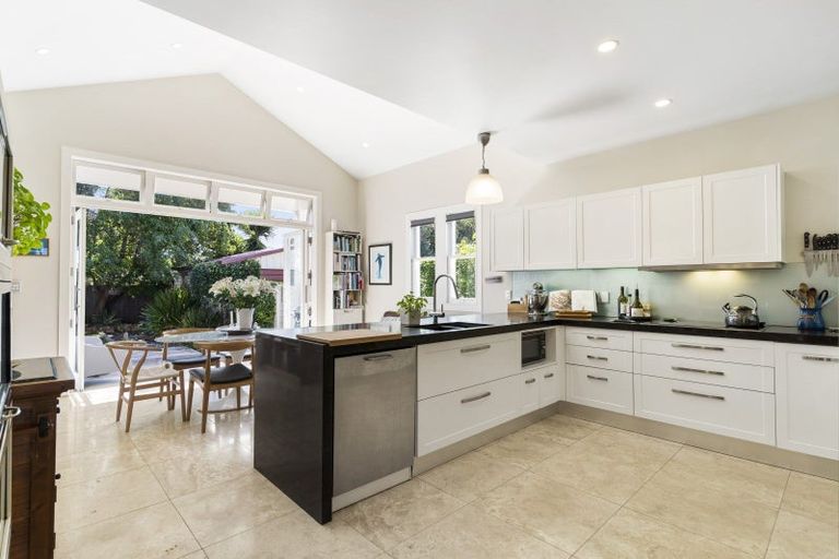 Photo of property in 8 Wallace Road, Mangere Bridge, Auckland, 2022
