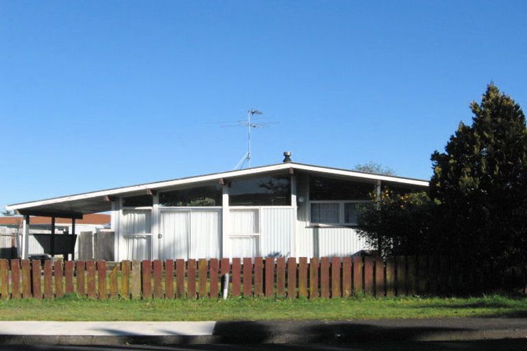 Photo of property in 17 Cargill Street, Papakura, 2110