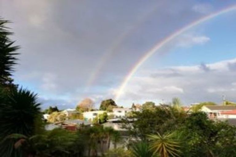 Photo of property in 88 Chivalry Road, Glenfield, Auckland, 0629