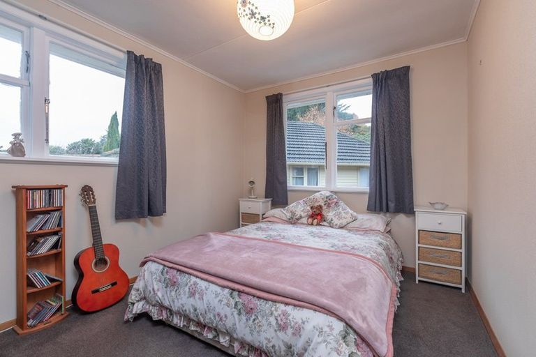 Photo of property in 24 Worcester Place, Cannons Creek, Porirua, 5024