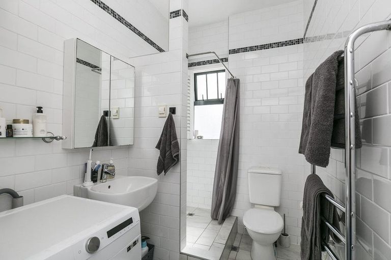 Photo of property in 3/24 Elizabeth Street, Mount Victoria, Wellington, 6011