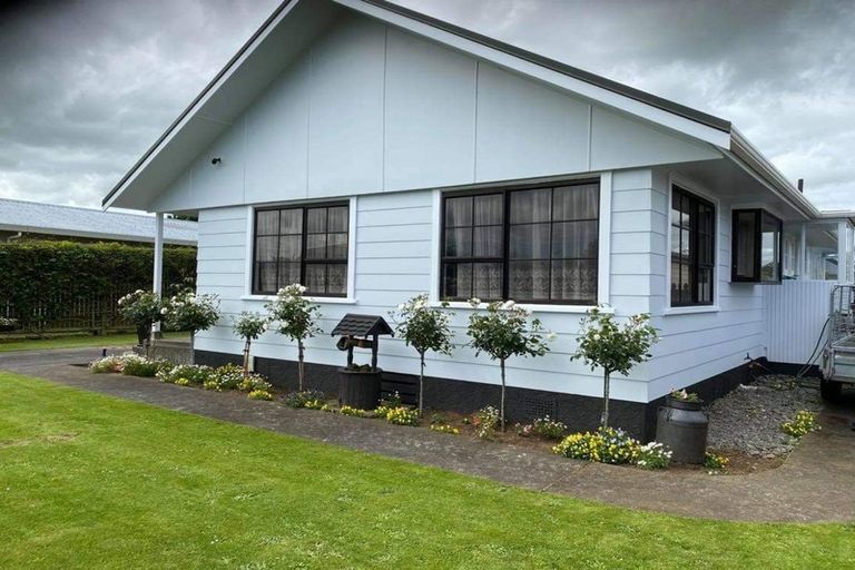 Photo of property in 16 Kamahi Avenue, Hawera, 4610