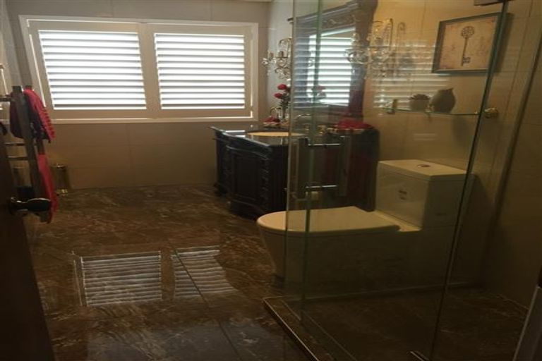 Photo of property in 1/47 Edmonton Road, Henderson, Auckland, 0612