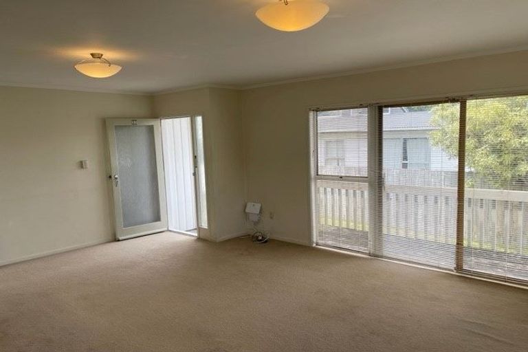 Photo of property in 20 Vina Place, Massey, Auckland, 0614
