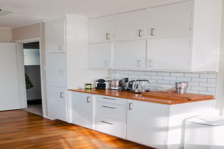 Photo of property in 15 Tasman Street, Havelock North, 4130