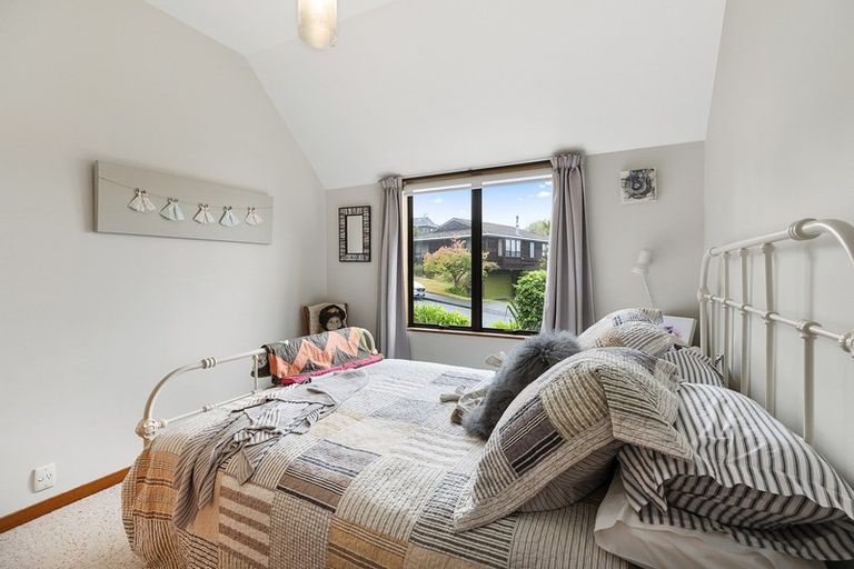 Photo of property in 25 Thatcher Crescent, Crofton Downs, Wellington, 6035