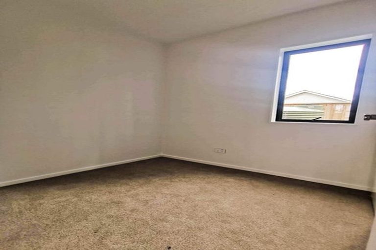 Photo of property in 22 Eileen Newey Place, Henderson, Auckland, 0612