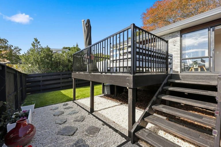 Photo of property in 2/102 Sandspit Road, Shelly Park, Auckland, 2014