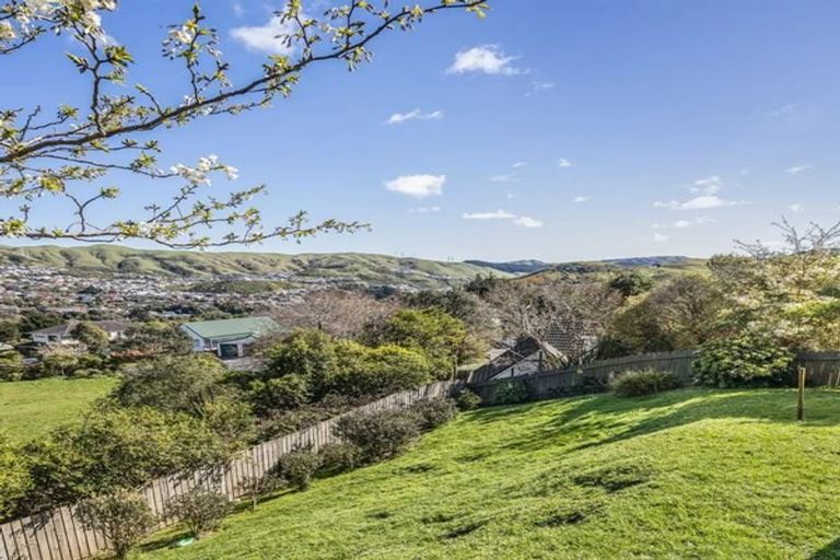 Photo of property in 9 Curacao Place, Grenada Village, Wellington, 6037