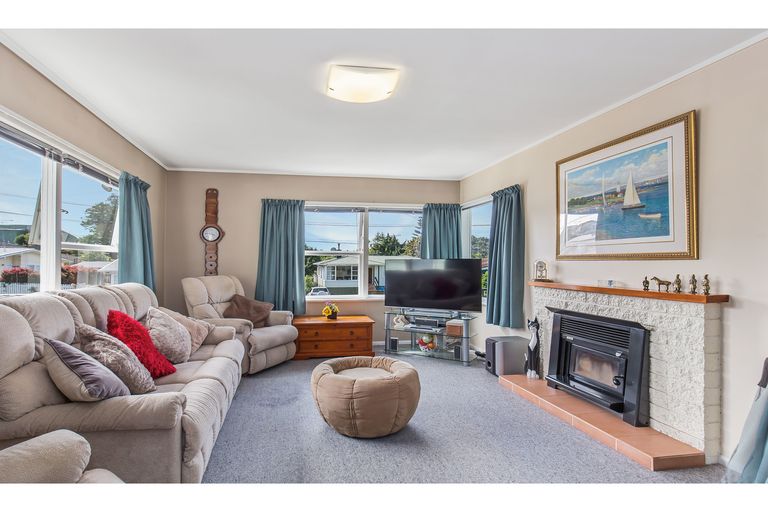 Photo of property in 34 Levesque Street, Birkdale, Auckland, 0626