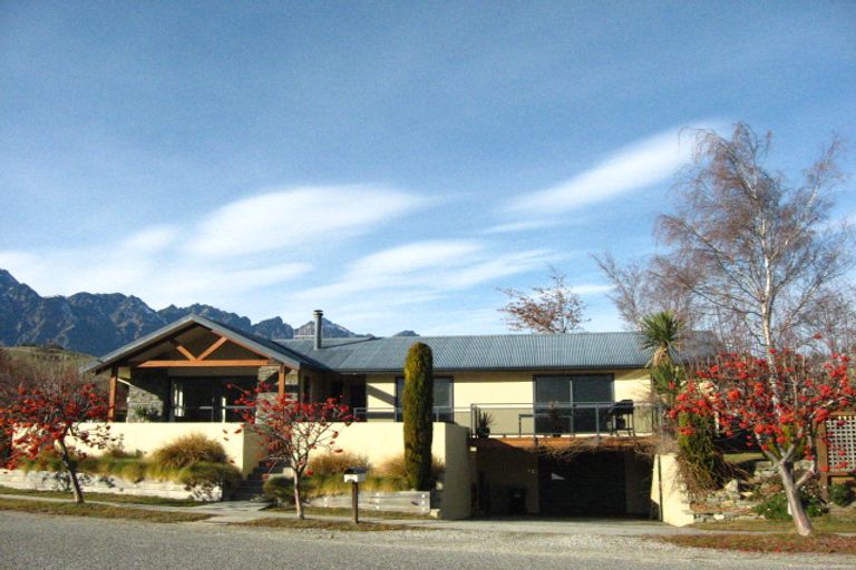 Photo of property in 33 Oregon Drive, Kelvin Heights, Queenstown, 9300