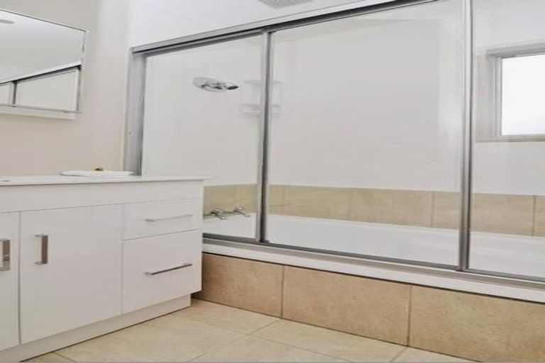 Photo of property in 2/34 Druces Road, Wiri, Auckland, 2104