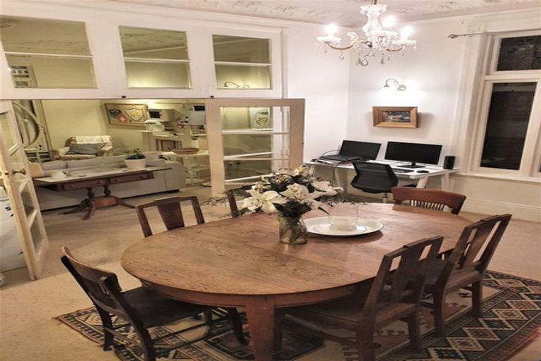 Photo of property in 294 Oriental Parade, Oriental Bay, Wellington, 6011