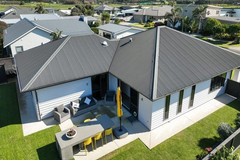 Photo of property in 21 Surfers Avenue, Waihi Beach, 3611