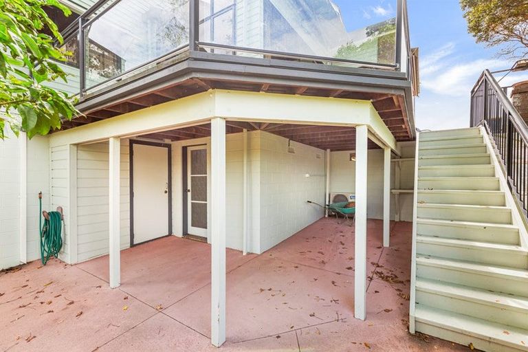 Photo of property in 5 Clearwater Cove, West Harbour, Auckland, 0618