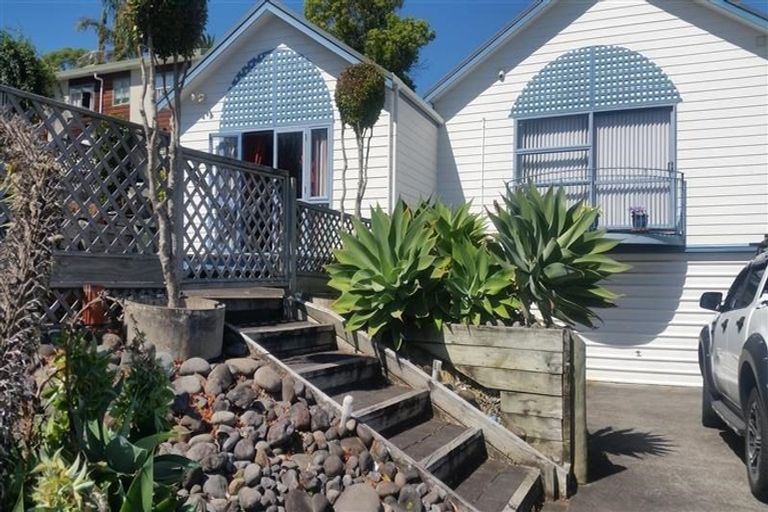 Photo of property in 25 Mallard Place, Unsworth Heights, Auckland, 0632