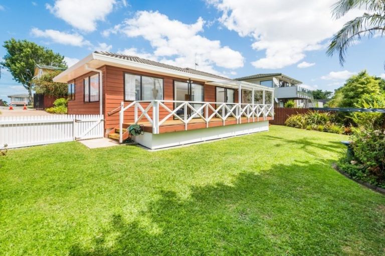 Photo of property in 2/40 Toroa Street, Torbay, Auckland, 0630