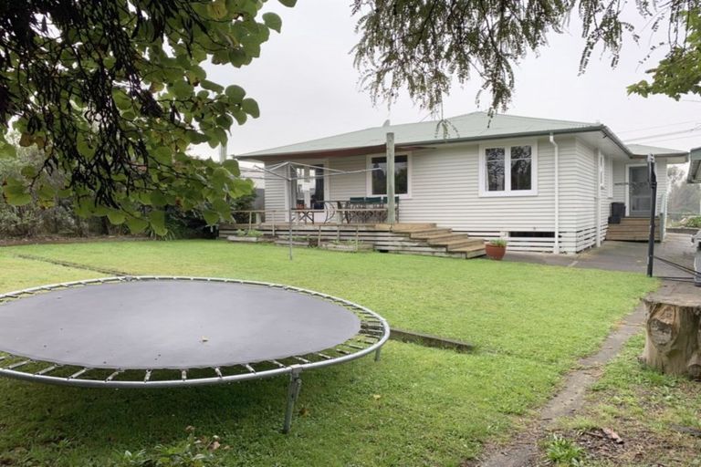 Photo of property in 1 Mcgreevy Street, Waipawa, 4210