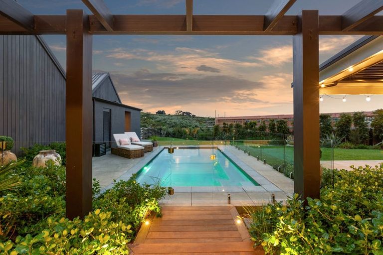 Photo of property in 9 Ridgelea Road, Long Bay, Albany, 0792