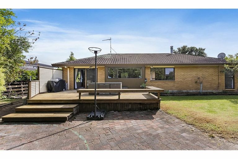 Photo of property in 3 Voltaire Court, Botany Downs, Auckland, 2010