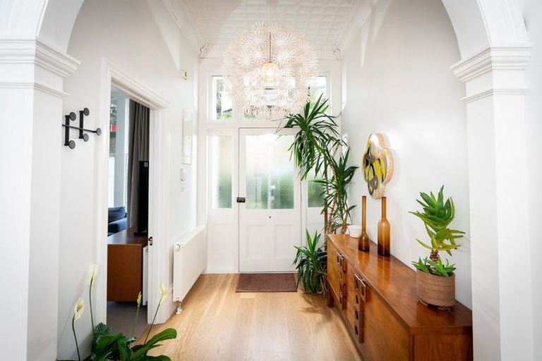 Photo of property in 18 Austin Street, Mount Victoria, Wellington, 6011