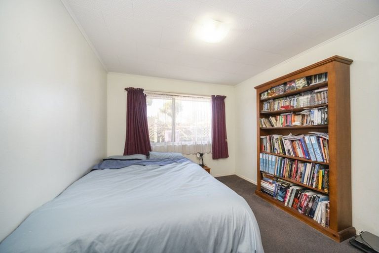 Photo of property in 1 Burfield Place, Awapuni, Palmerston North, 4412