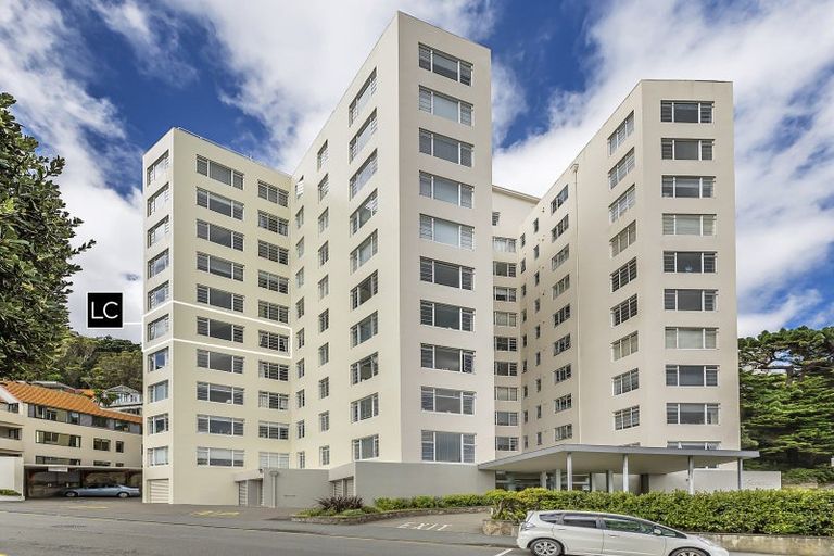 Photo of property in Wharenui Apartments, 274 Oriental Parade, Oriental Bay, Wellington, 6011