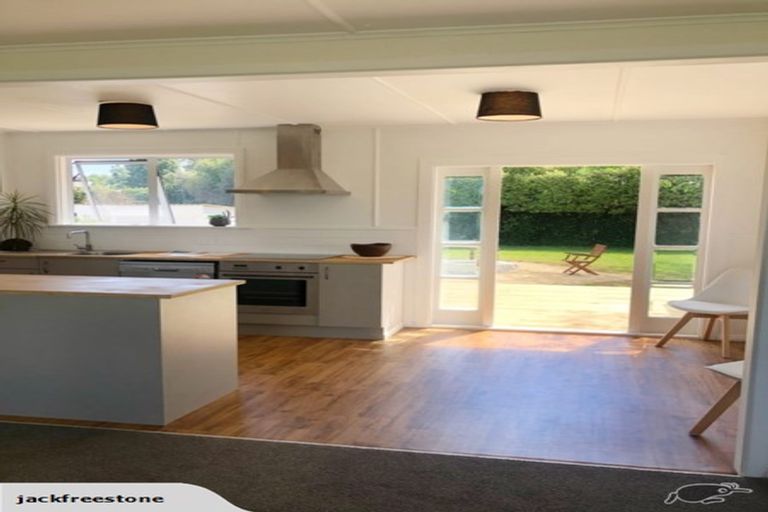 Photo of property in 69 Collingwood Street, Eltham, 4322