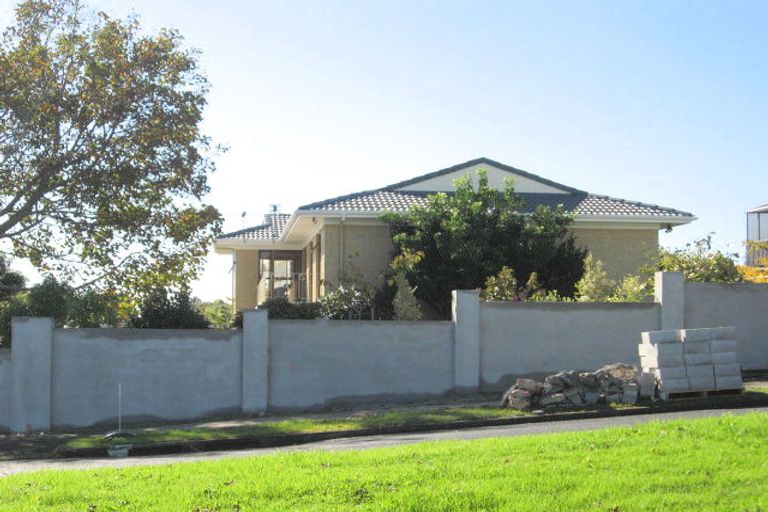 Photo of property in 68 Highland Park Drive, Highland Park, Auckland, 2010