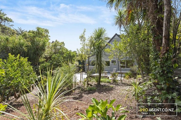 Photo of property in 639 Huia Road, Parau, Auckland, 0604