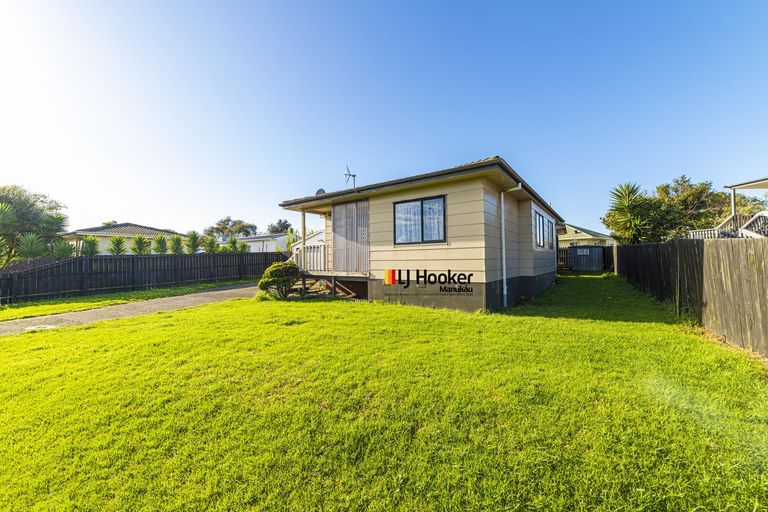 Photo of property in 18 Dungarvon Place, Clendon Park, Auckland, 2103
