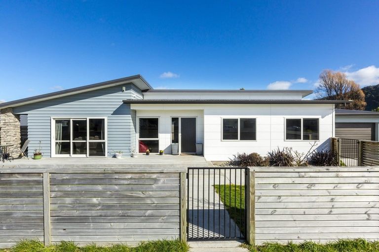 Photo of property in 69 Merton Street, Trentham, Upper Hutt, 5018