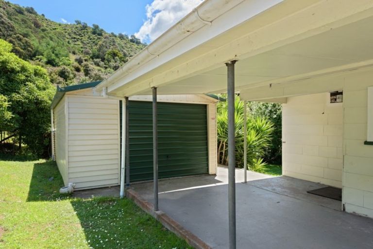 Photo of property in 27 Main Road, Havelock, 7100