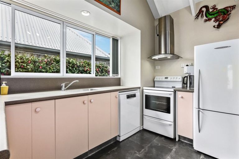 Photo of property in 2/140 Hastings Street East, Sydenham, Christchurch, 8023