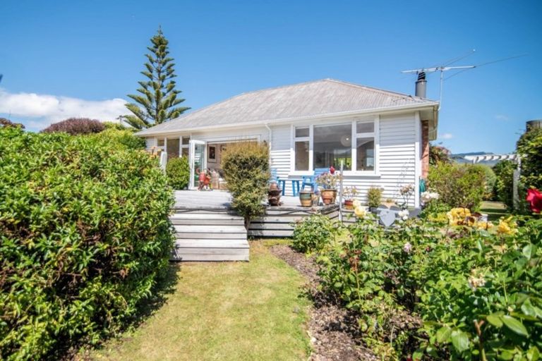 Photo of property in 30 Okains Bay Road, Robinsons Bay, Akaroa, 7581