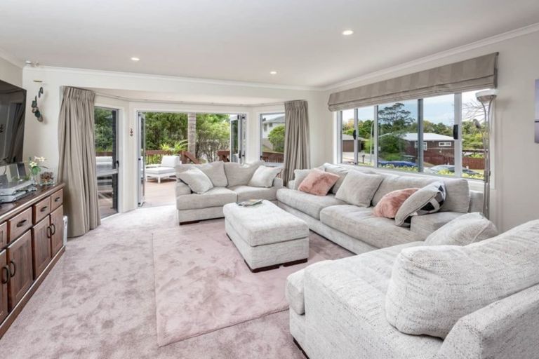 Photo of property in 19 Judkins Crescent, Cockle Bay, Auckland, 2014