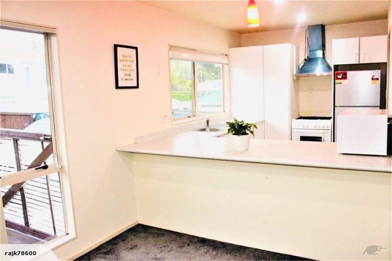 Photo of property in 1/49 Sungrove Rise, Sunnyvale, Auckland, 0612