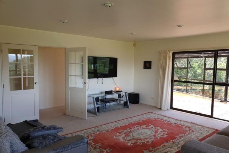 Photo of property in 129 Miromiro Road, Normandale, Lower Hutt, 5010