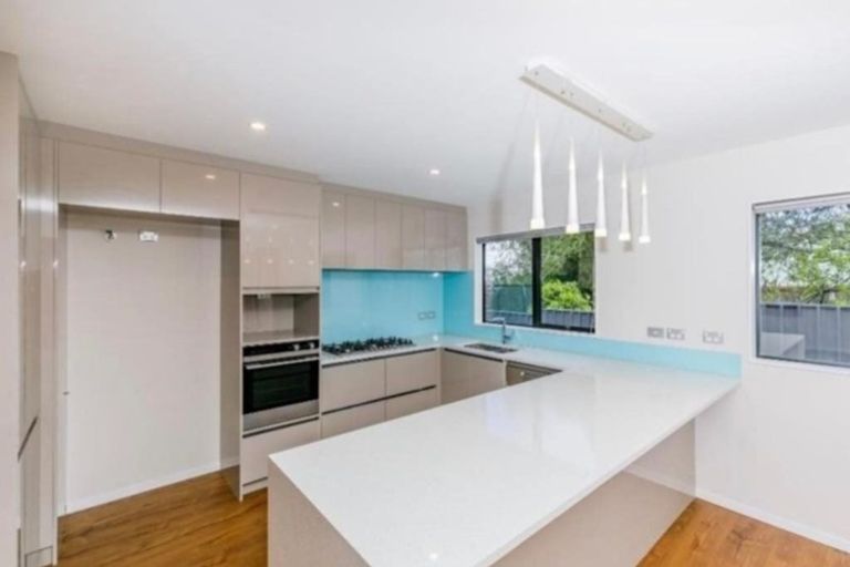 Photo of property in 3a Crystal Avenue, Glendene, Auckland, 0602