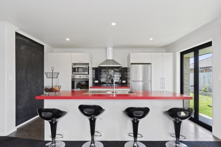 Photo of property in 26 Rainey Crescent, Papamoa Beach, Papamoa, 3118